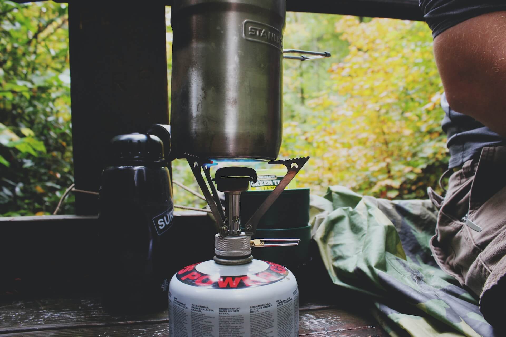 These are the best cooking devices for van life, car campers, nomads and vehicle-dwellers.