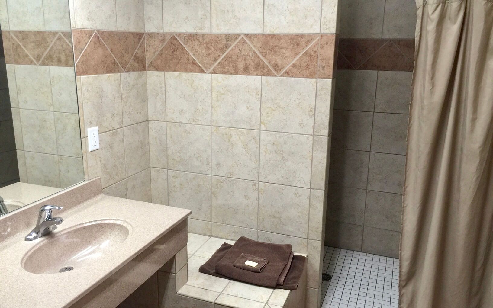 Showering at a Truck Stop [2023] Howto for Car Campers